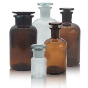Medizinflaschen aus Glas und Kunststoff